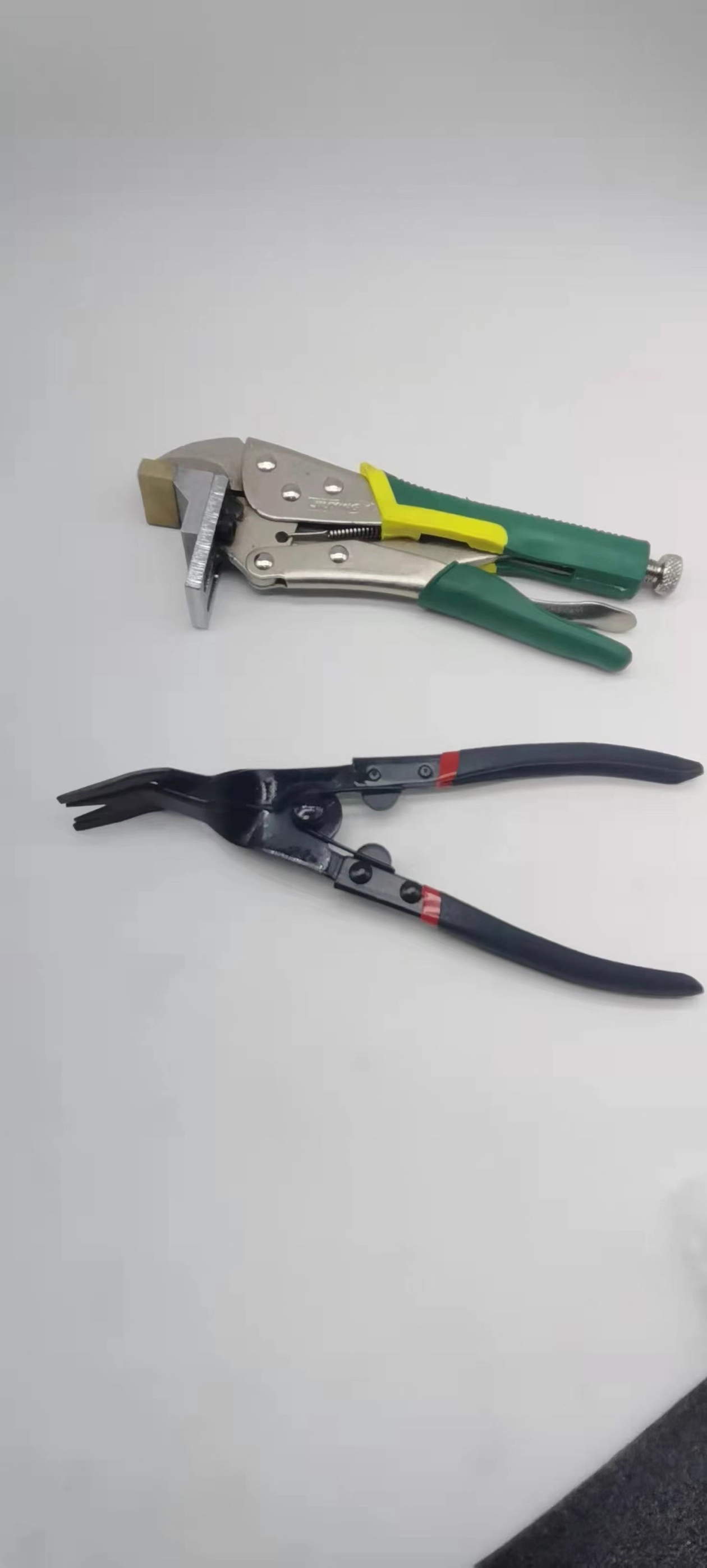Professional car headlight sealing self-locking stainless steel pliers with silicone protective cover handle fixing plier